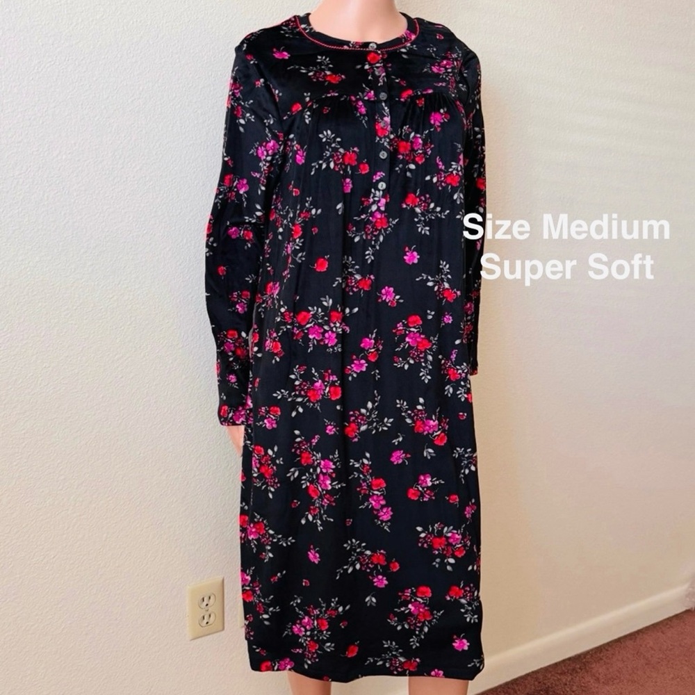 Aria Women’s Long Sleeve Stretch Velour Sleepwear Nightgown, Size Medium